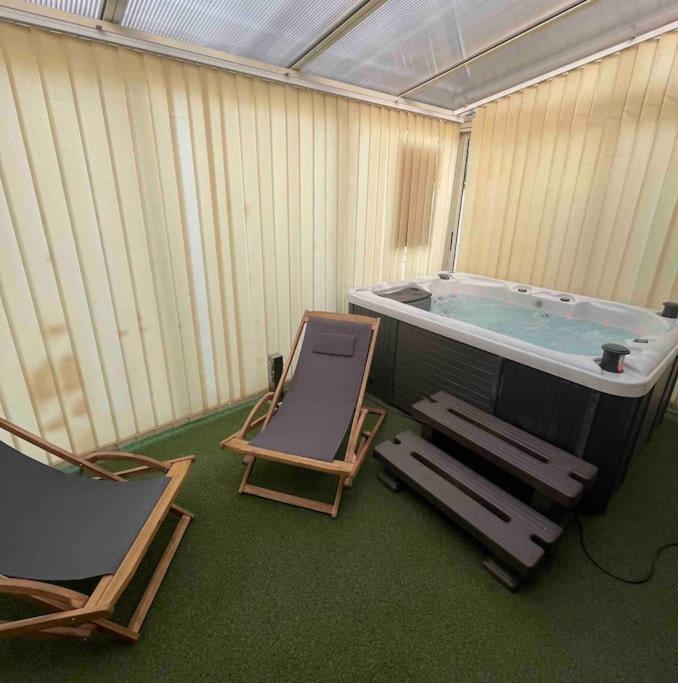 Houdarling Chalet Et Spa Hammam Jacuzzi Et Sauna نيم المظهر الخارجي الصورة