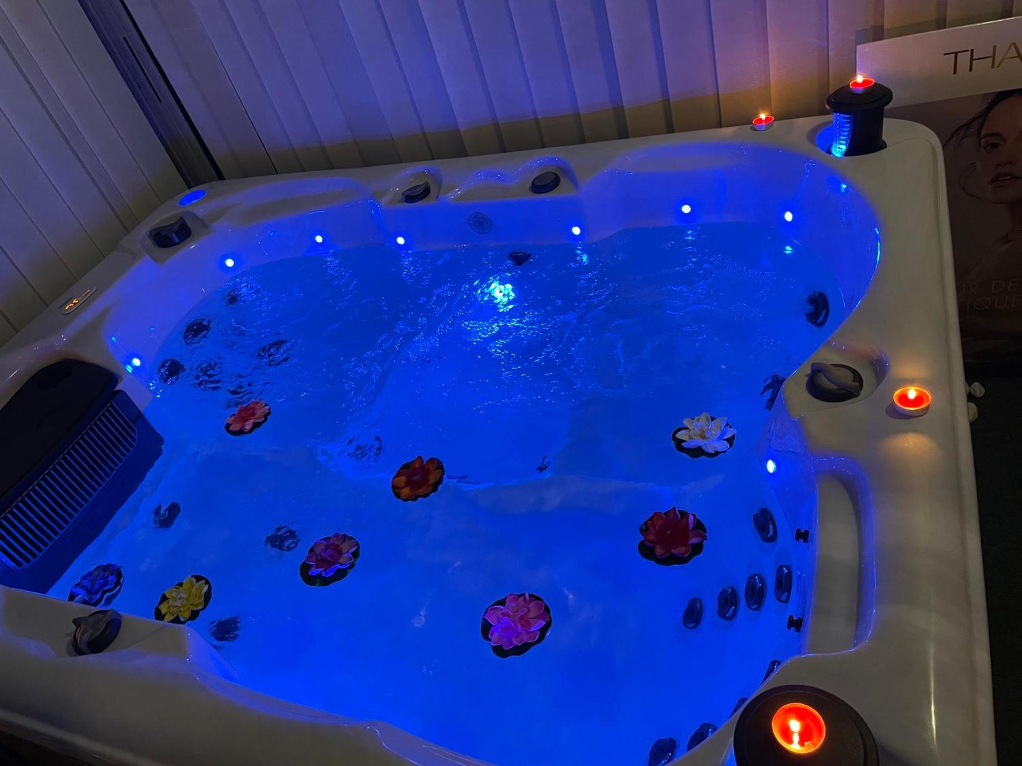 Houdarling Chalet Et Spa Hammam Jacuzzi Et Sauna نيم المظهر الخارجي الصورة