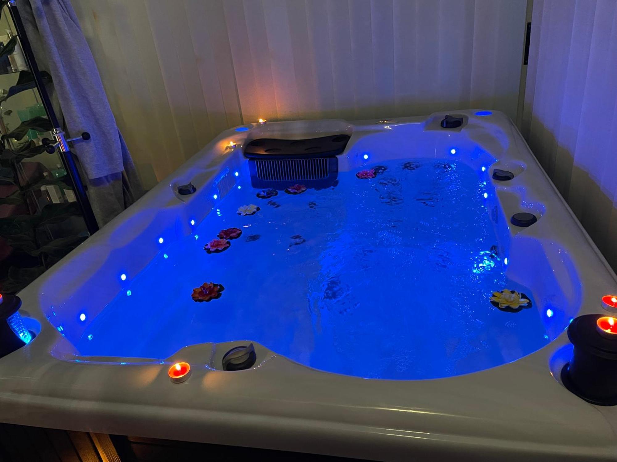 Houdarling Chalet Et Spa Hammam Jacuzzi Et Sauna نيم المظهر الخارجي الصورة